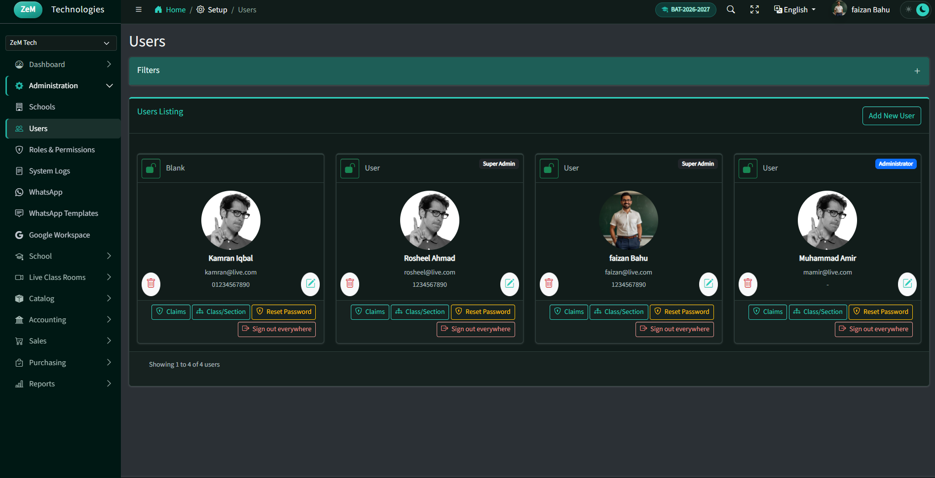 Users listing and roles (dark theme)